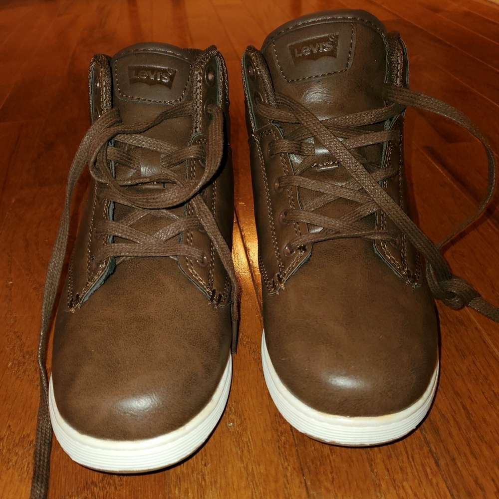 Brown boys boots